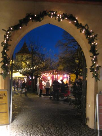 Torblick auf Blutenburger Weihnacht